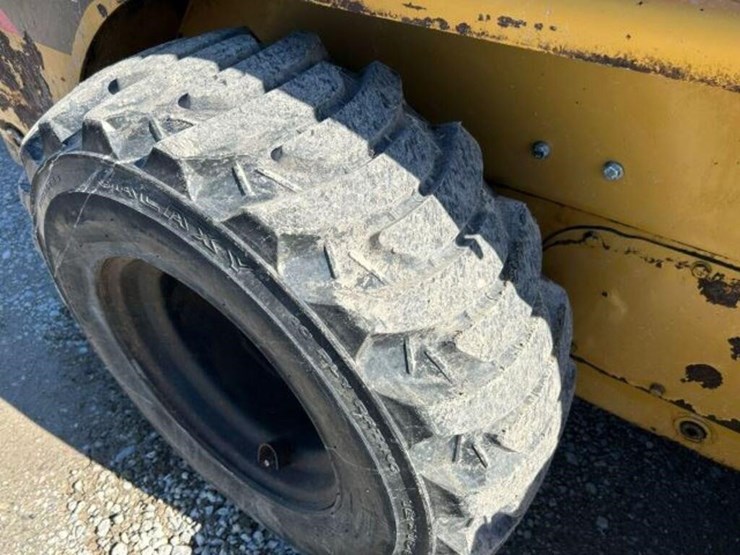 2009-caterpillar-232b2-image-44