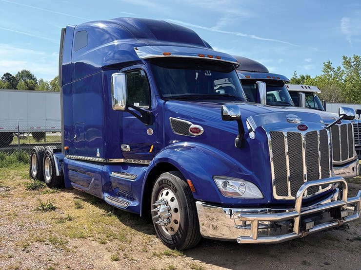 2019-peterbilt-579-image-1