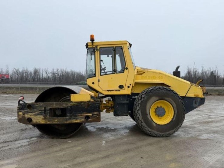 2011-bomag-bw211d-40-image-7