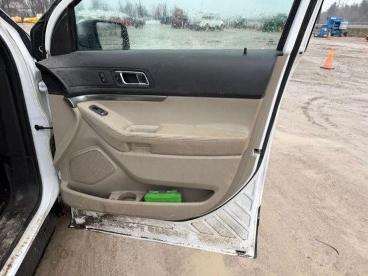 2013-ford-explorer-image-34