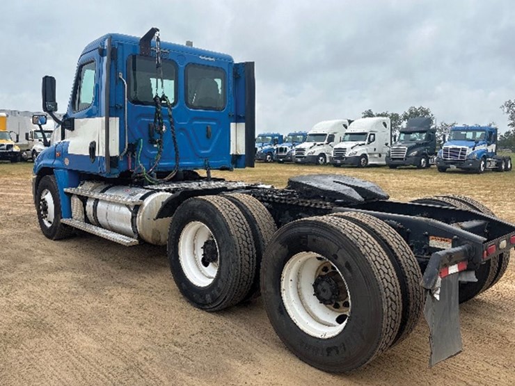 2019-freightliner-cascadia-125-image-2