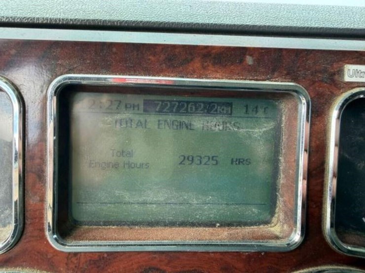 2011-mack-granite-gu813-image-14