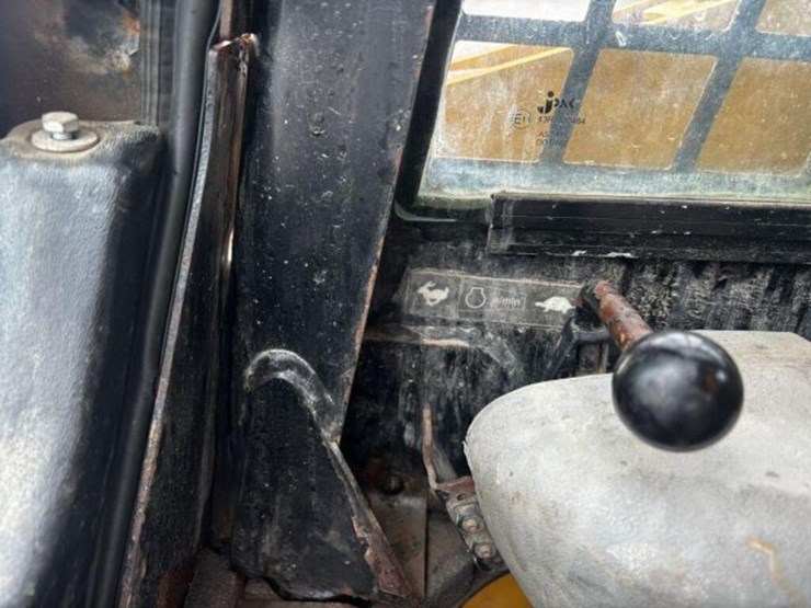 2009-caterpillar-232b2-image-18