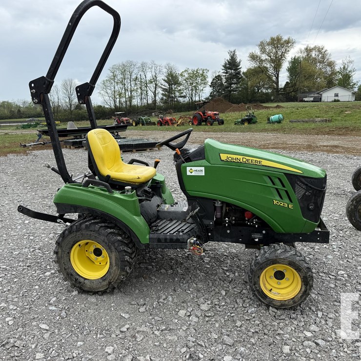 JOHN DEERE 1023E