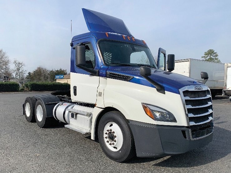 2019-freightliner-cascadia-126-image-1