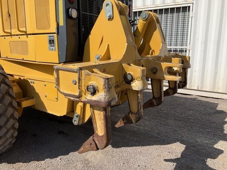 2011-deere-672g-image-15