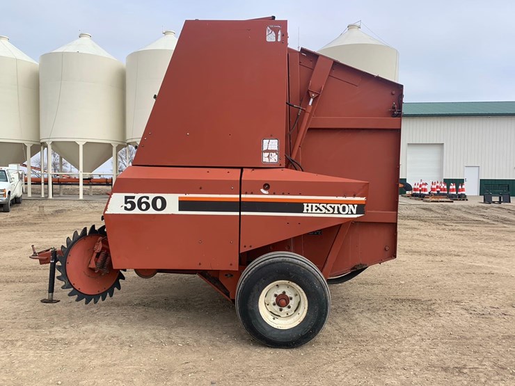 hesston-560-image-8