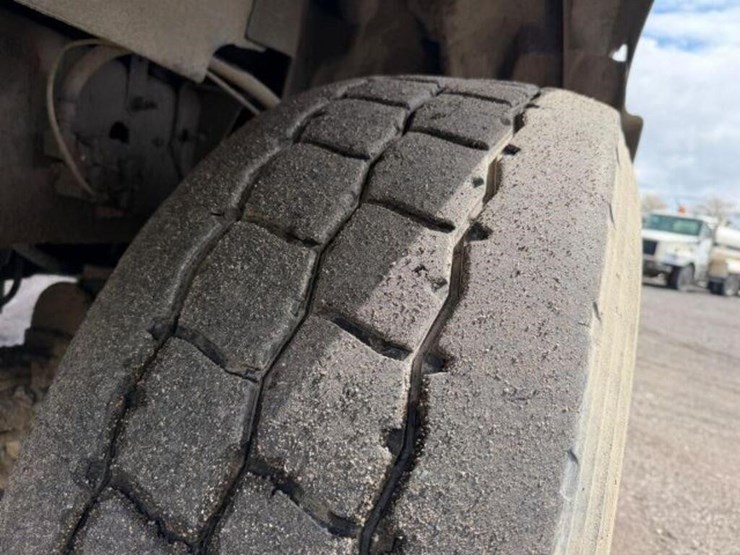 2011-mack-granite-gu813-image-49