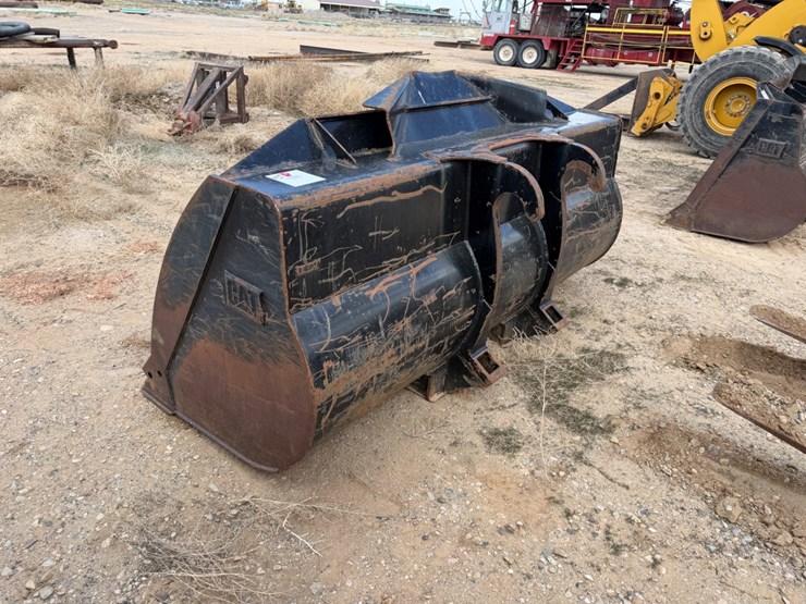 cat-quick-attach-bucket-&-forks-f/-wheel-loader-image-4