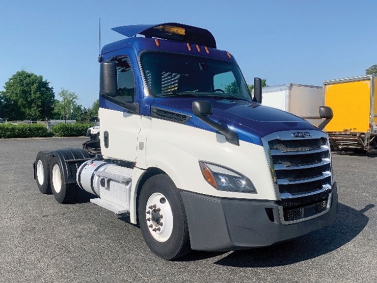 2019-freightliner-cascadia-126-image-1