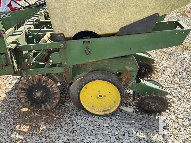 john-deere-7000-image-9