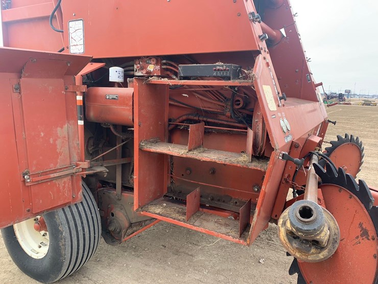 hesston-560-image-14