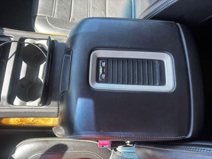 2016-gmc-yukon-denali-image-32