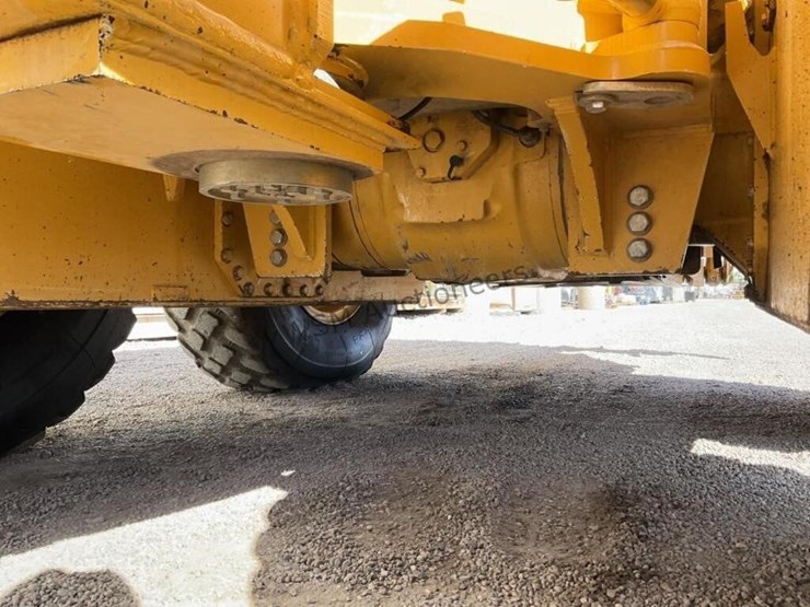 2011-deere-672g-image-30