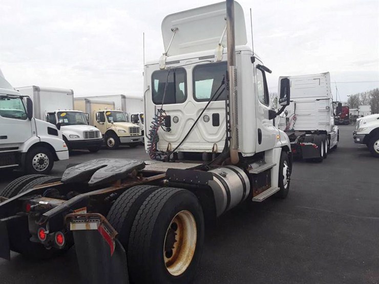 2018-freightliner-cascadia-125-image-4