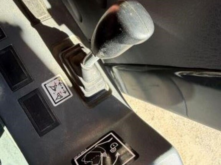 2023-hyundai-hx130a-lcr-image-16