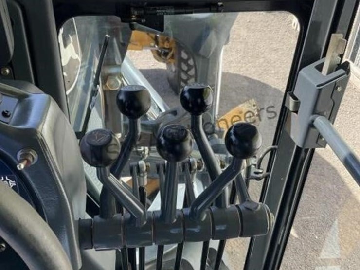 2011-deere-672g-image-26