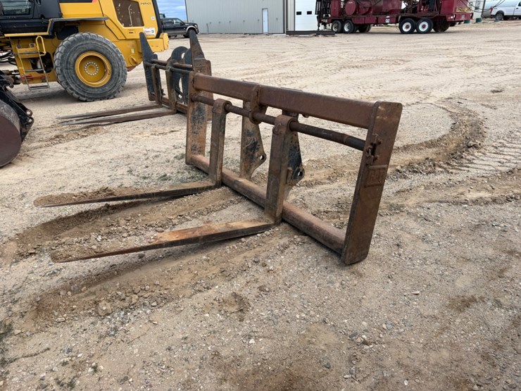 cat-quick-attach-bucket-&-forks-f/-wheel-loader-image-3