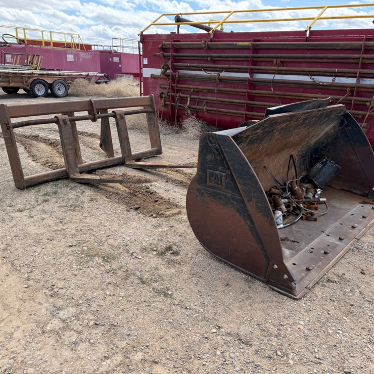 CAT Quick Attach Bucket & Forks F/ Wheel Loader