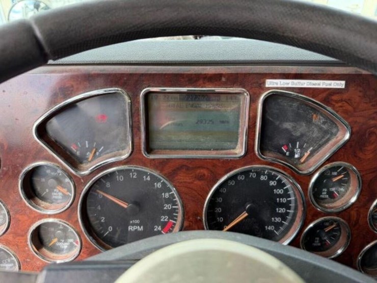 2011-mack-granite-gu813-image-19