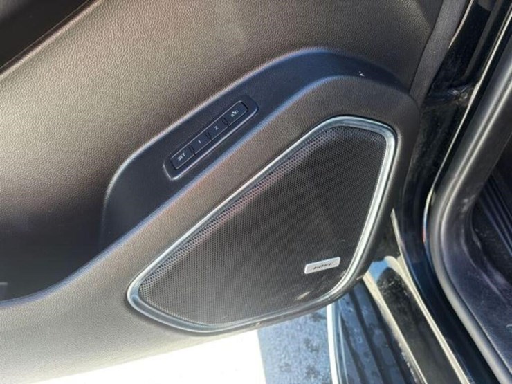 2016-gmc-yukon-denali-image-13