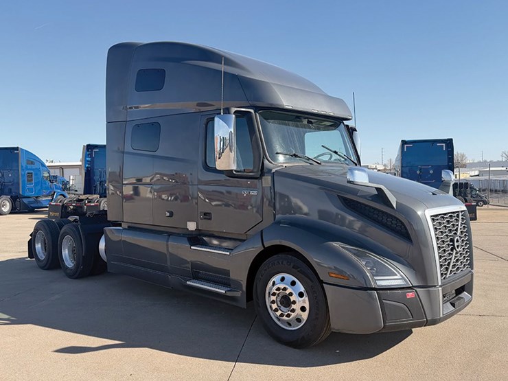 2022-volvo-vnl-760-image-2