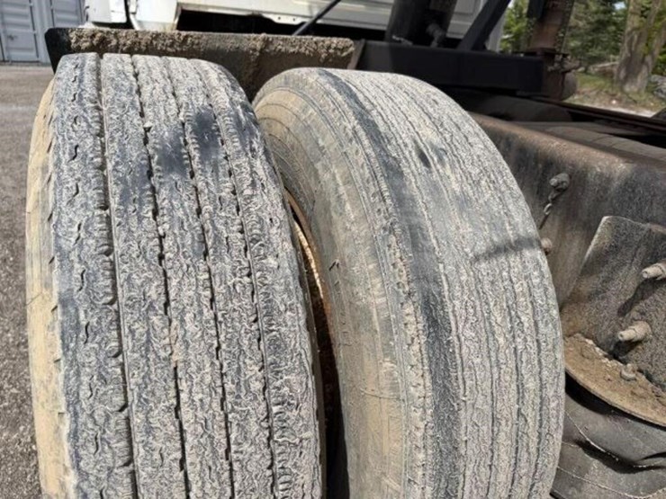 2011-mack-granite-gu813-image-50