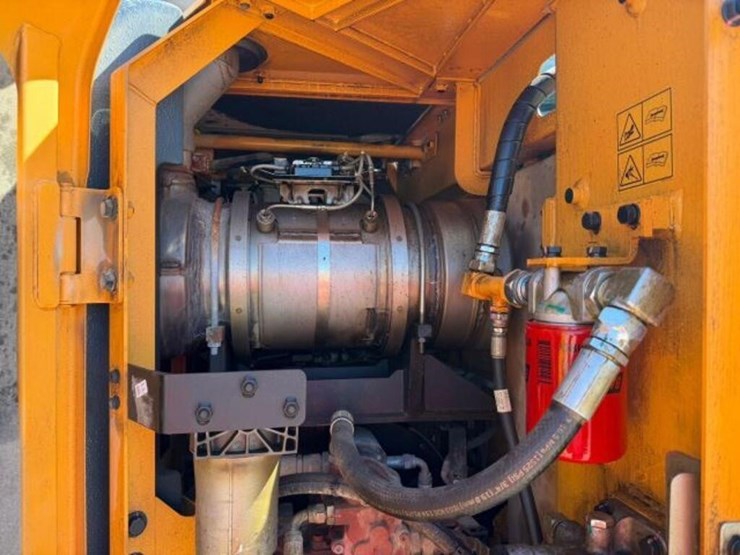 2023-hyundai-hx130a-lcr-image-31