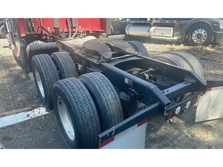 2023-kenworth-t680-image-4