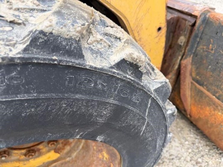 2009-caterpillar-232b2-image-33