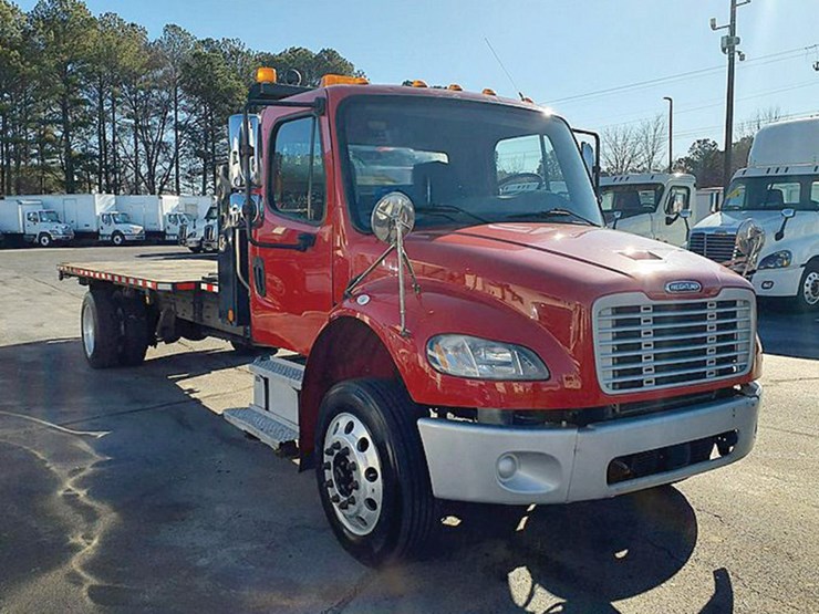 2019-freightliner-m2-106-image-2