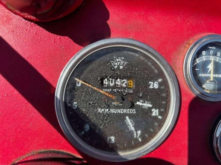 massey-ferguson-135-image-14