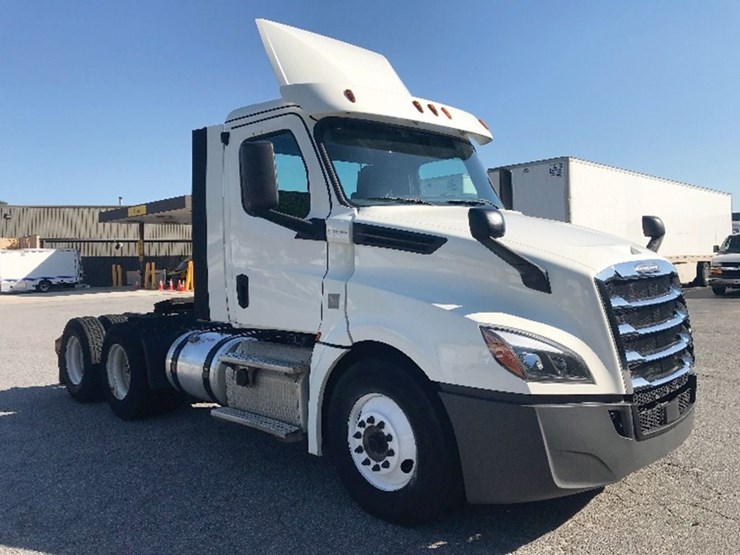 2018-freightliner-cascadia-126-image-1
