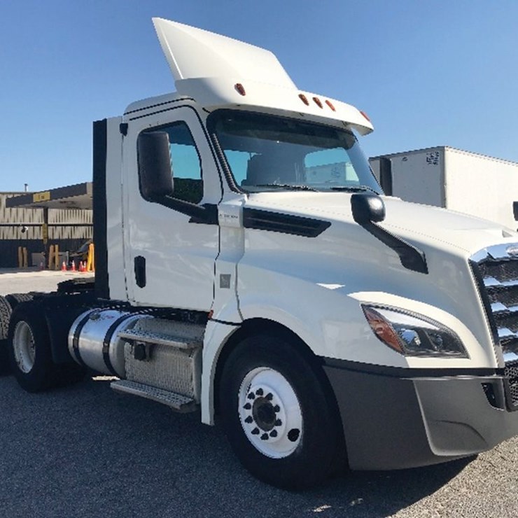 2018 FREIGHTLINER CASCADIA 126