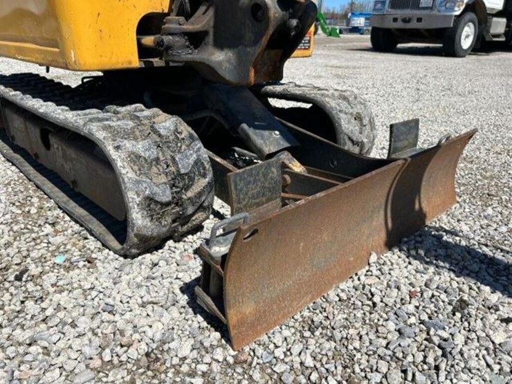 2019-deere-17g-image-26