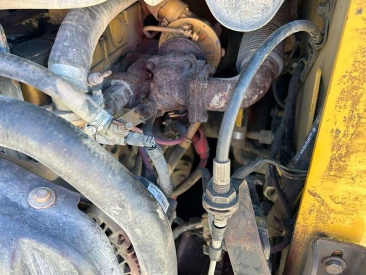 2009-caterpillar-232b2-image-22