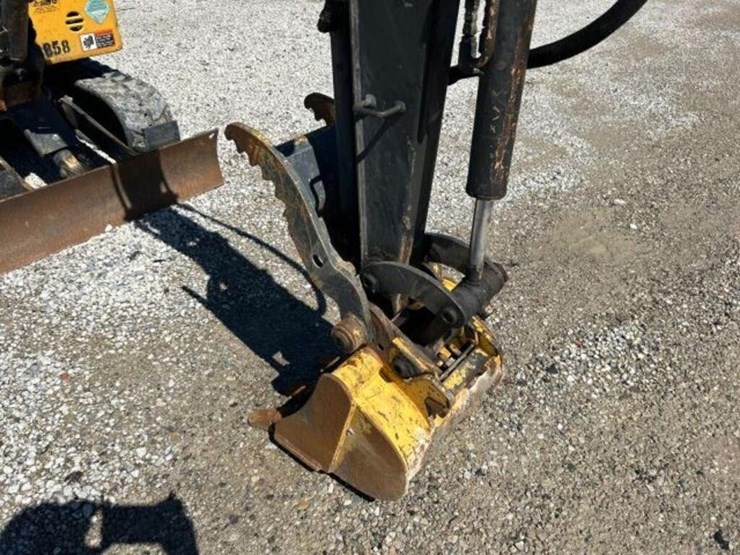 2019-deere-17g-image-22