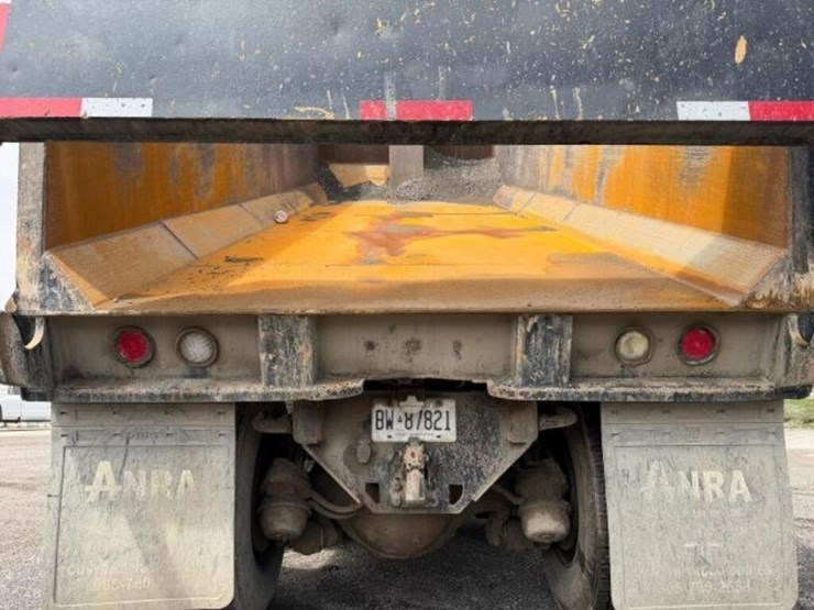 2011-mack-granite-gu813-image-35