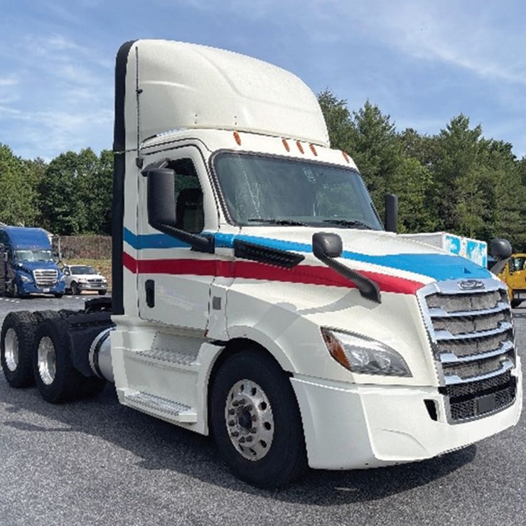 2019 FREIGHTLINER CASCADIA 126
