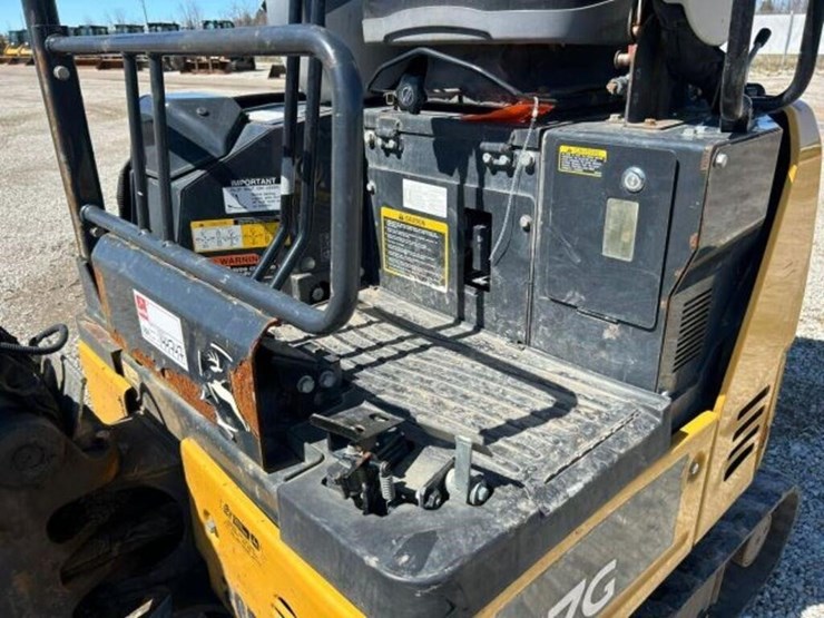 2019-deere-17g-image-14