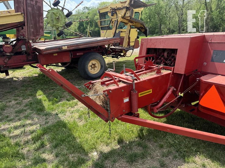 new-holland-565-image-6