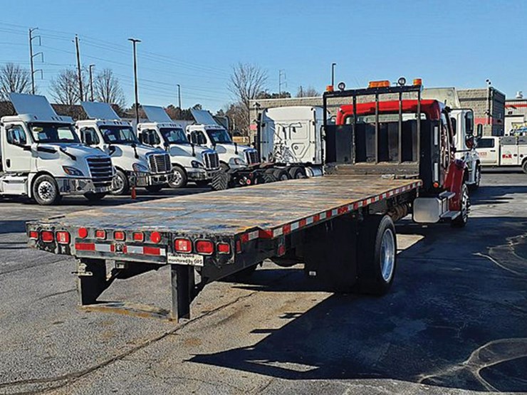 2019-freightliner-m2-106-image-3