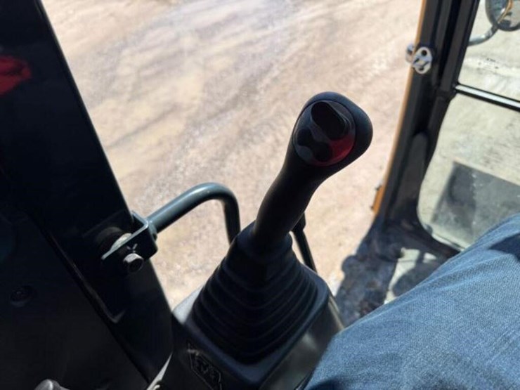 2023-hyundai-hx130a-lcr-image-21