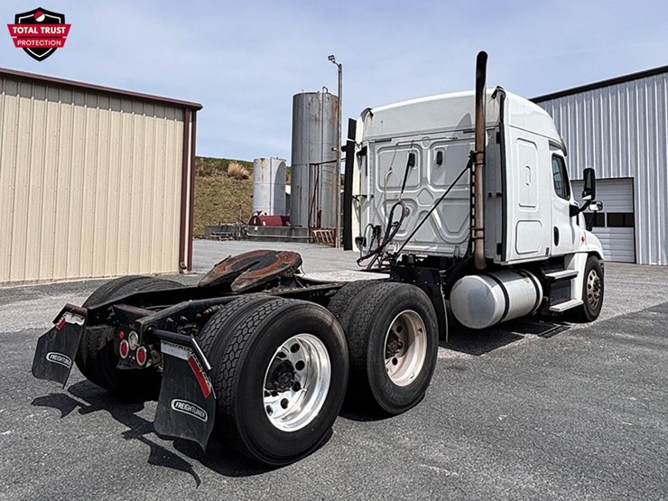 2019-freightliner-cascadia-125-image-4