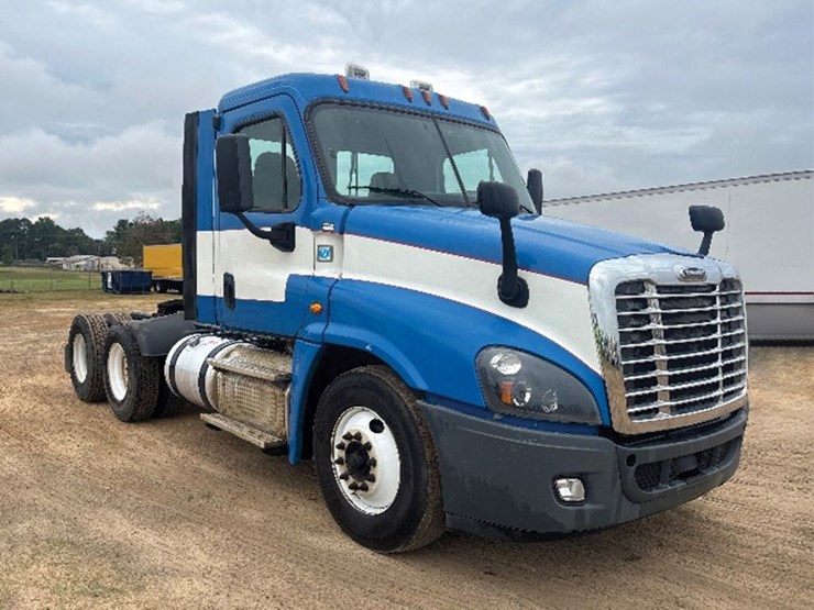 2019-freightliner-cascadia-125-image-1