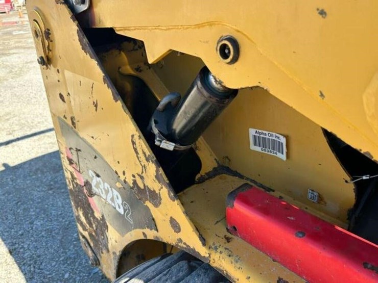 2009-caterpillar-232b2-image-23