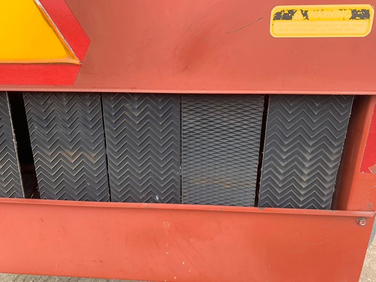 hesston-560-image-25