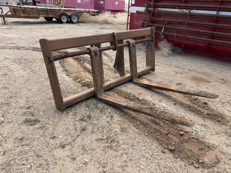 cat-quick-attach-bucket-&-forks-f/-wheel-loader-image-2