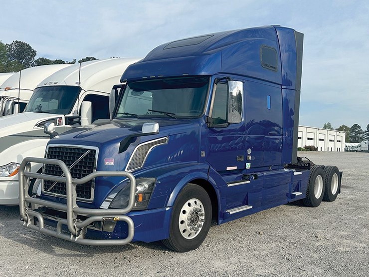 2018-volvo-vnl780-image-1