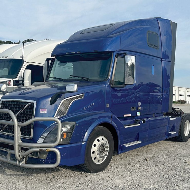 2018 VOLVO VNL780